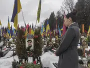 Ucrania conmemora cuatro años de invasión rusa con homenajes y llamados a la unidad