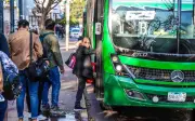 Usuarios en Jalisco denuncian severa falta de unidades en transporte público