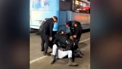 Acusan agresión policial en CETRAM Universidad; denuncian uso excesivo de fuerza