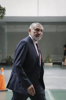 Adán Augusto López evade preguntas sobre vínculos con socio de 'El Comandante H'