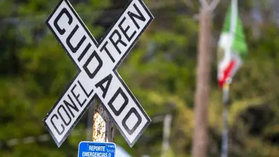 Adolescente muere atropellado por tren en Tlalnepantla; caminaba sobre vías con audífonos