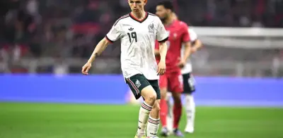 Aficionado sorprende a Álvaro Fidalgo arrebatándole el plumón tras firmar autógrafos