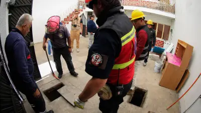 Alarma en Naucalpan: Socavón de 5 metros pone en riesgo viviendas en colonia Benito Juárez