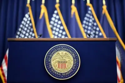 Analistas Prevén que Shock Petrolero Retrase Recortes de Tasas en EU