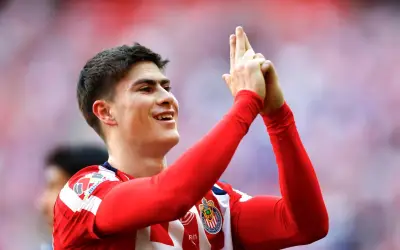 Armando González se consagra como el máximo goleador en la era Amaury Vergara de Chivas