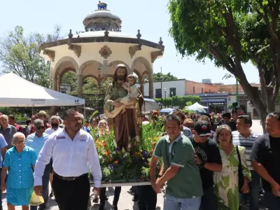 Artesanos de Tlaquepaque celebran su día con peregrinación, misa y reconocimientos