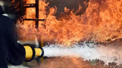 Ataque iraní causa incendio masivo en tanques de combustible en Baréin