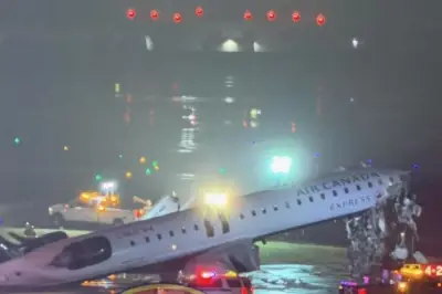 Avión colisiona en el Aeropuerto LaGuardia de Nueva York; sin heridos graves