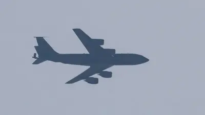 Avión de Delta sufre falla en motor y provoca incendio en pista de Sao Paulo