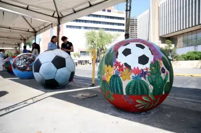 Balones de la Selección Mexicana ya lucen en el Palacio de Gobierno de Nuevo León