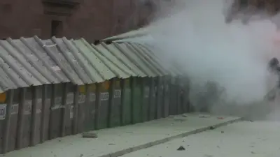 Blindan Zócalo con placas metálicas para marcha del 8M y reducen espacio disponible