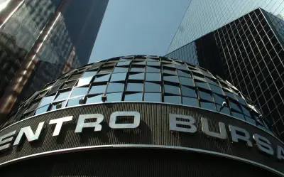 Bolsa Mexicana supera pesimismo con alza del 0.6% en el IPC este lunes