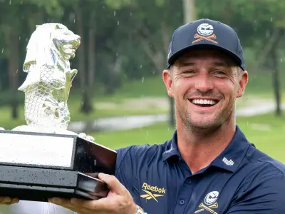 Bryson DeChambeau conquista el LIV Golf de Singapur en dramático desempate bajo la lluvia