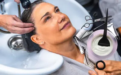 ¿Cada cuánto retocar el tinte para canas? Expertos revelan la frecuencia ideal