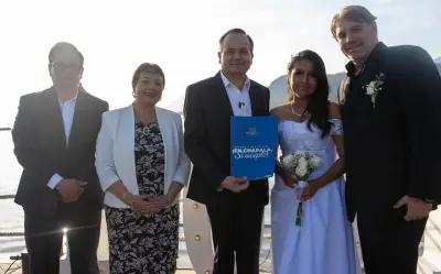 Chapala celebra 21 matrimonios colectivos gratuitos en el malecón con atardecer lacustre