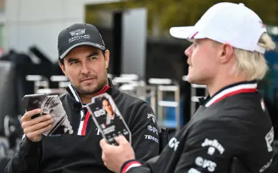 Checo Pérez confiesa incómodo momento al orinar en su monoplaza antes de carrera