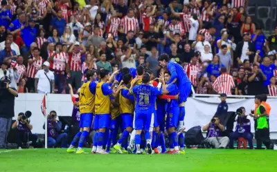 Chivas remonta con épica victoria 2-1 sobre Atlas en el Clásico Tapatío