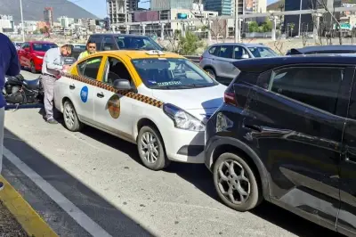 Choques en Morones Prieto trastocan tráfico en Monterrey