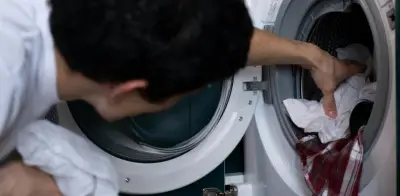 Científicos chinos desarrollan tela autolimpiante que elimina manchas solo con agua