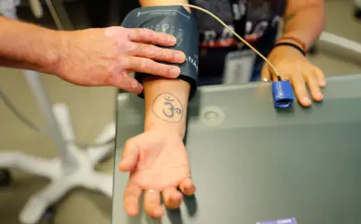 Científicos de la UNAM desarrollan parche con microagujas para tratar hipertensión