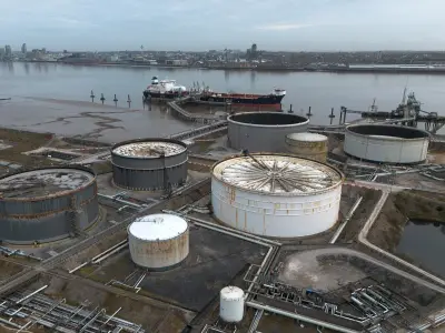 Crisis energética mundial supera la de 1975 por tensión Irán-EU; petróleo WTI cae casi 10%