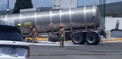 Derrame de gasolina en Hidalgo tras accidente de pipa moviliza a emergencias