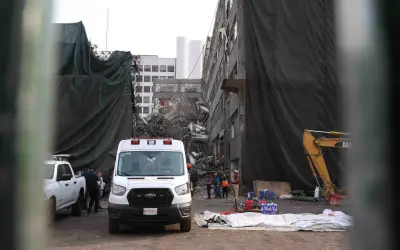 Derrumbe en San Antonio Abad: Un muerto y dos atrapados en demolición fallida