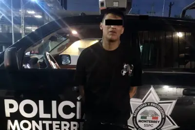 Detenido tras accidente en motocicleta robada horas antes en Monterrey