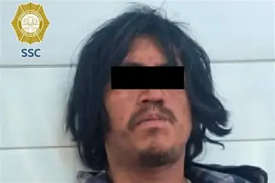 Detienen a hombre por lanzar piedras a vehículos en el Circuito Interior de la CDMX