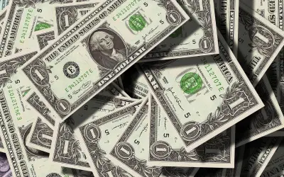 Dólar se fortalece y presiona al peso por tensiones geopolíticas en Medio Oriente