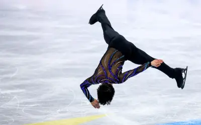 Donovan Carrillo se clasifica para la Final del Mundial de Patinaje Artístico en Praga