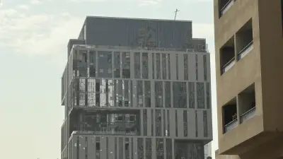 Dron iraní impacta cerca del Centro Financiero de Dubái, EAU condena ataques