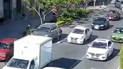 Ejecutan a hombre frente a Presidencia Municipal de Irapuato; video del ataque circula en redes