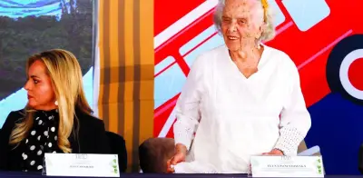 Elena Poniatowska reaparece en FILCO y exhorta a escritoras a creer en sí mismas