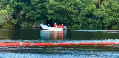 Emergencia ambiental en Tabasco: Río Seco contaminado por hidrocarburos tras incendio en Dos Bocas