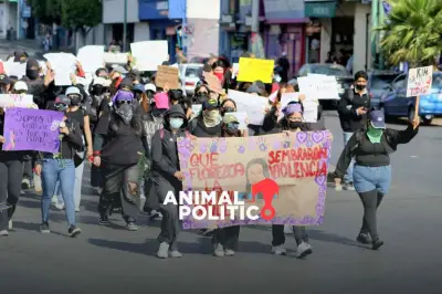 Estudiantes de la UAEM protestan por feminicidios y exigen justicia en el Estado de México