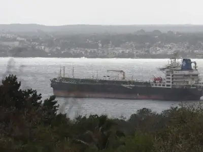 EU autoriza petrolero ruso en Cuba por razones humanitarias, mantiene sanciones