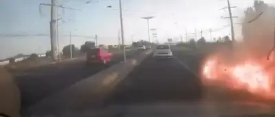 Explosión de camioneta en Tecámac deja dos muertos, entre ellos presunto operador criminal