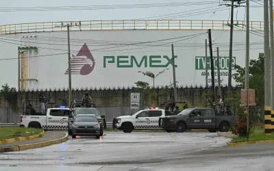 Explosión en Refinería Olmeca deja cinco muertos; FGR investiga causas
