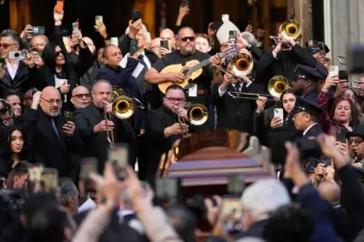 Fans se congregan en emotivo funeral para despedir al legendario Willie Colón