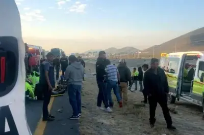 Fatalidad en Galeana: Trailero pierde la vida en aparatoso choque múltiple