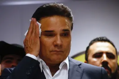 Giran orden de aprehensión contra Aureoles por delitos de homicidio y tortura