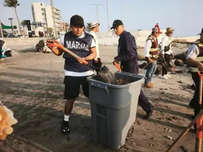 Gobierno mexicano despliega operativo por contaminación de hidrocarburos en playas del Golfo