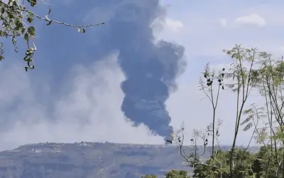 Incendio de gran magnitud arrasa chatarrera en Tonalá, Jalisco