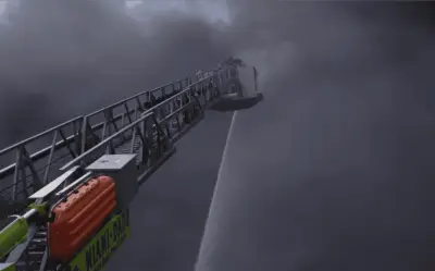 Incendio de Nivel 5 en Miami: Decenas de Bomberos Movilizados en Emergencia Máxima
