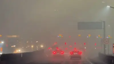 Incendio en Circuito Exterior Mexiquense causa caos por baja visibilidad en Nezahualcóyotl