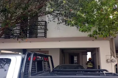 Incendio en vivienda deja tres heridos graves tras explosión por fuga de gas