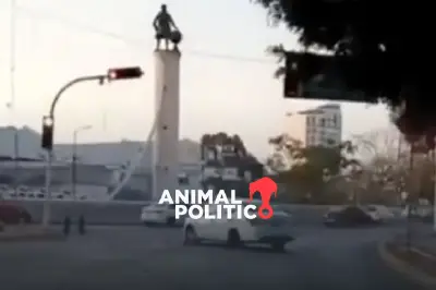 Intensa balacera en Glorieta Colón de Guadalajara deja vehículos con impactos