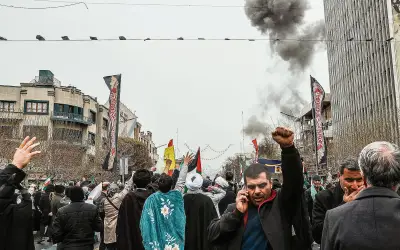 Irán amenaza con escalar guerra en Medio Oriente y ordena evacuación de Dubái