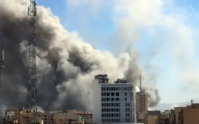 Israel lanza ataques aéreos masivos en Teherán, golpeando sedes oficiales iraníes